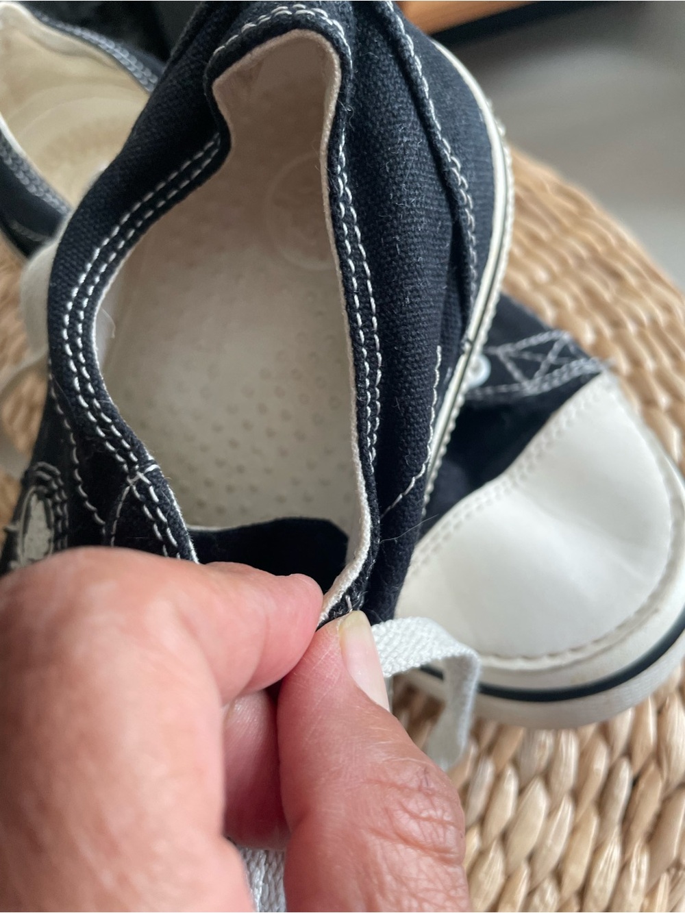 CROCS Woman’s Sneakers in SZ 7 in gently used condition - Picture 3 of 9